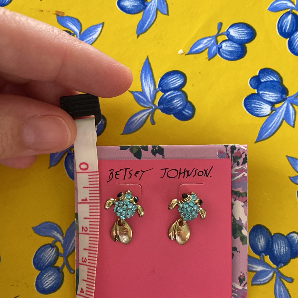 Tiny fish earrings - Picture 4 of 4
